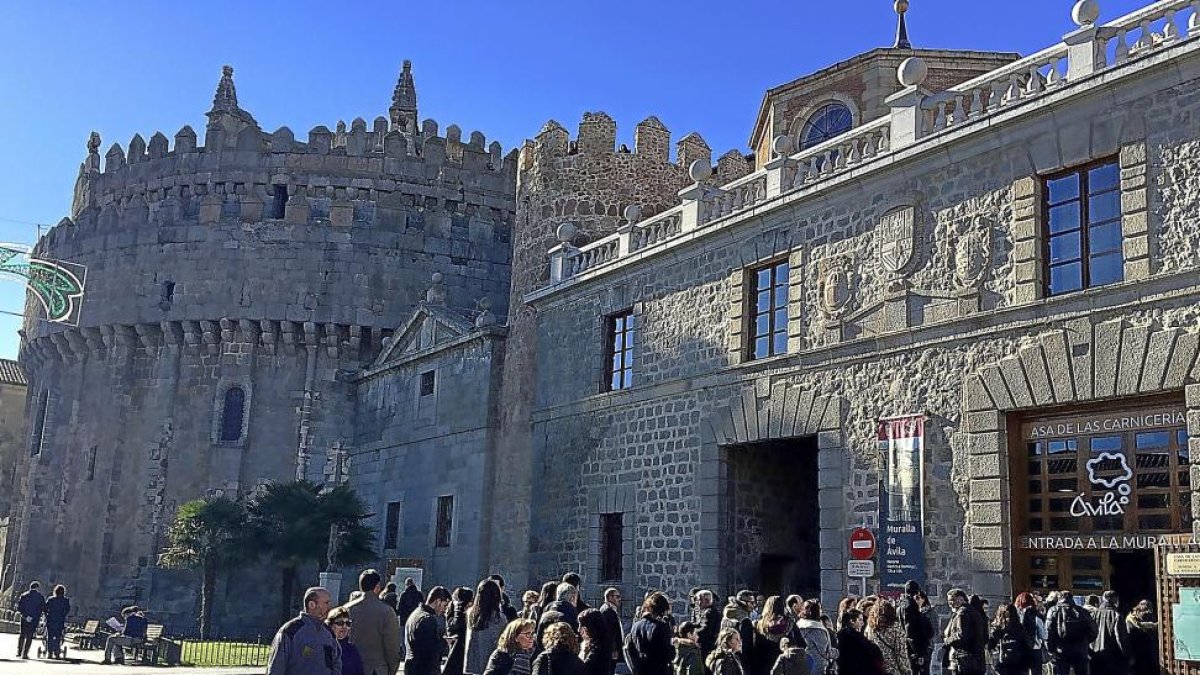 La muralla de Ávila recibe a un gran número de visitantes-EL MUNDO