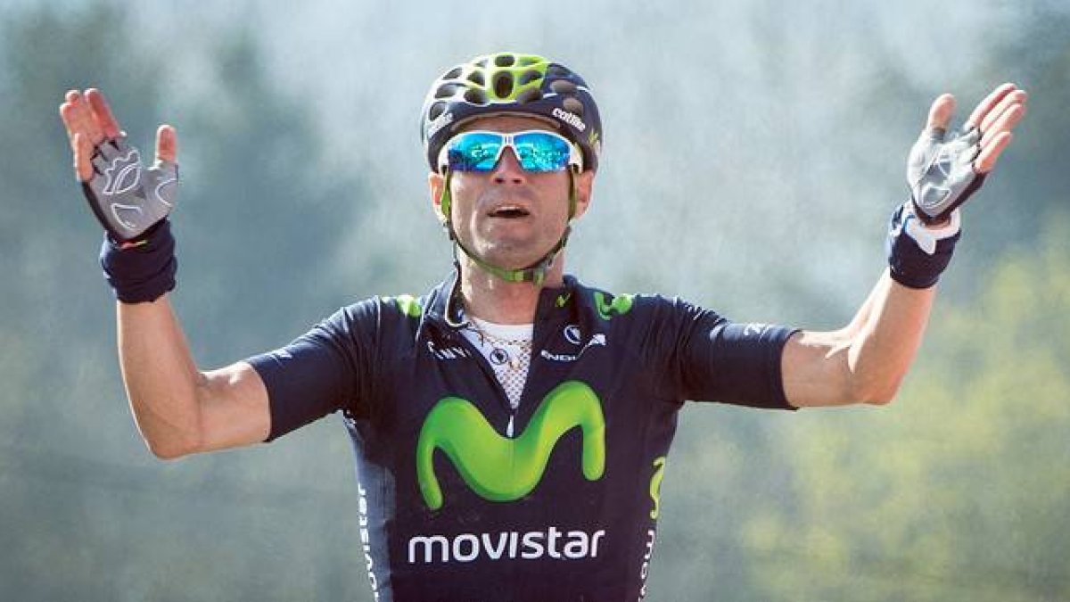 Alejandro Valverde, del equipo Movistar, celebra su victoria en la Flecha Valona a su paso por la meta.-Foto: AFP / DAVID STOCKMAN