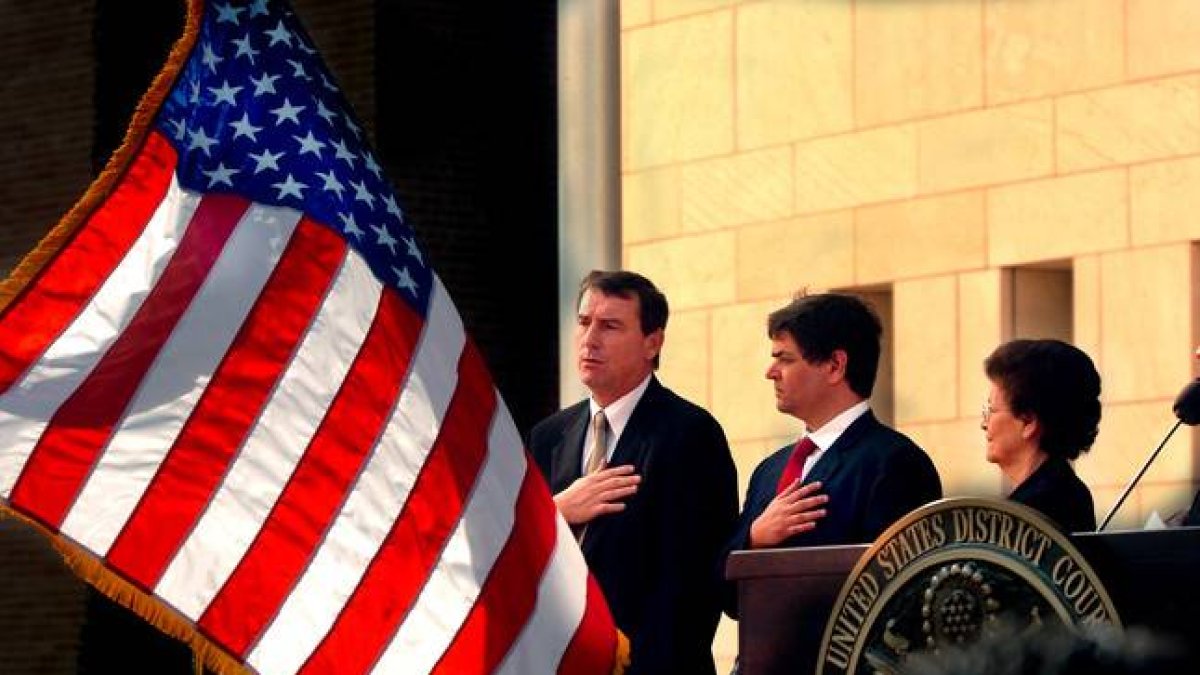 El juez Andrew Hanen, izquierda, durante una ceremonia judicial en Brownsville (Tejas).-AP