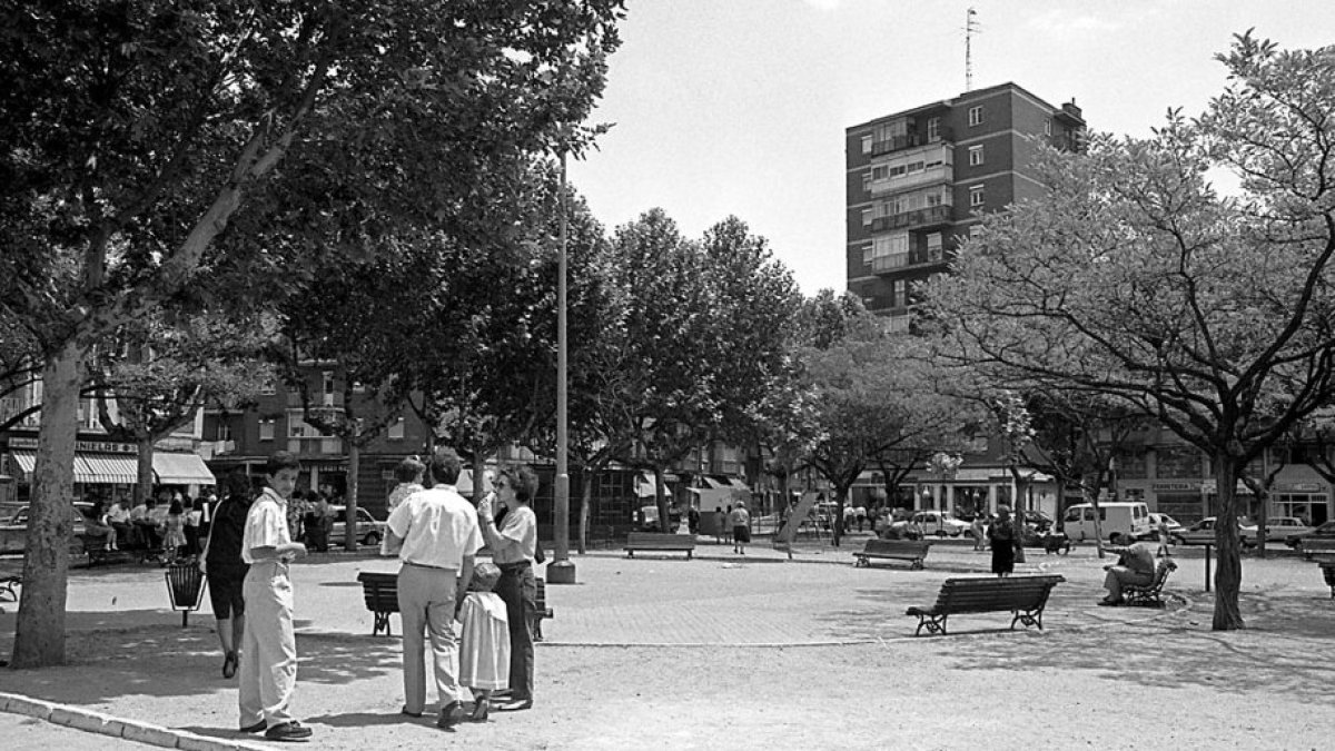 Plaza de los Vadillos en junio de 1990. ARCHIVO MUNICIPAL