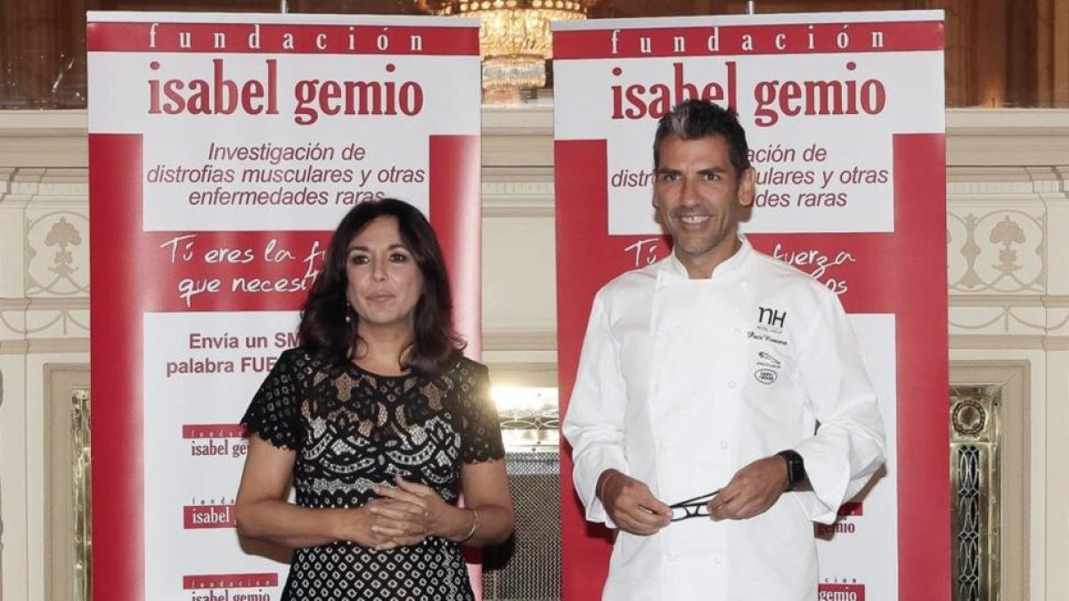 Isabel Gemio y Paco Roncero en la presentación de la cena solidaria.-