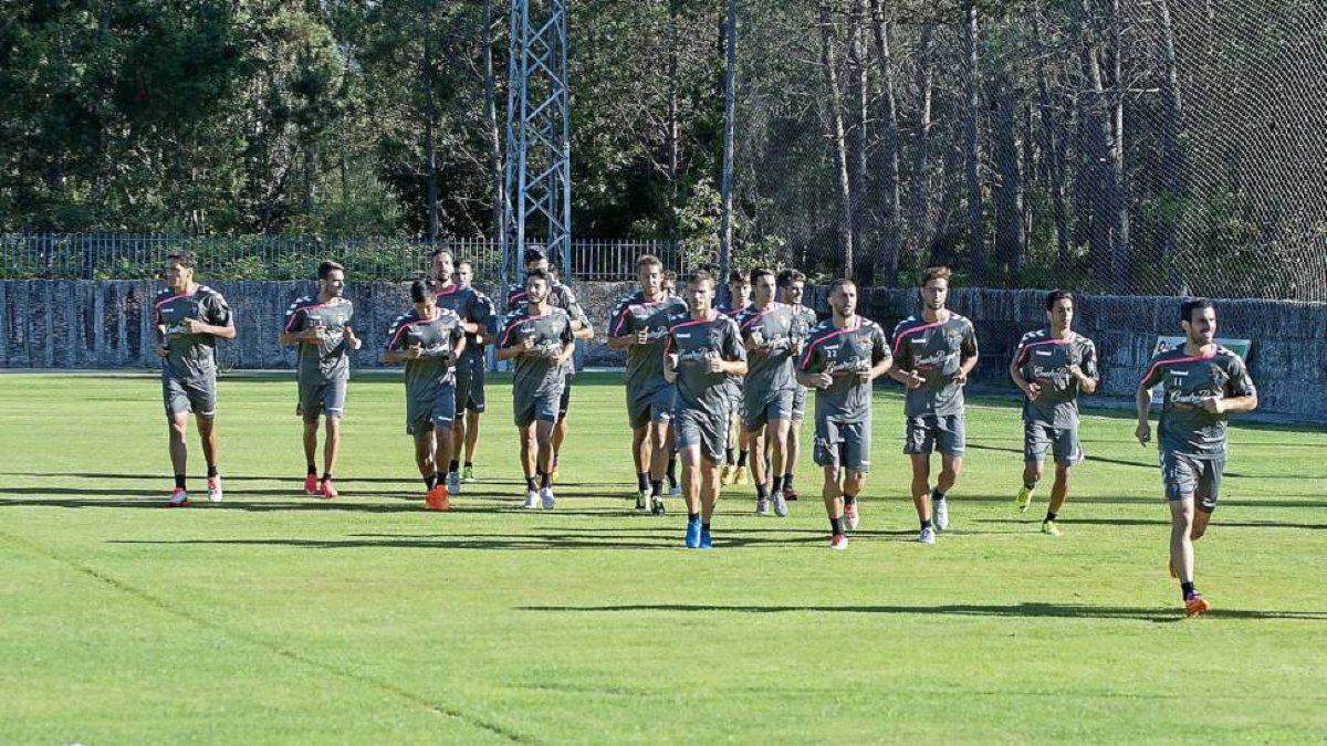 Los jugadores del Valladolid durante el entrenamiento.-Miguel Núñez/ Photo-deporte