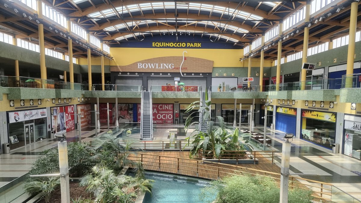 Imagen del Centro Comercial de Equinoccio sin gente en su interior. PHOTOGENIC