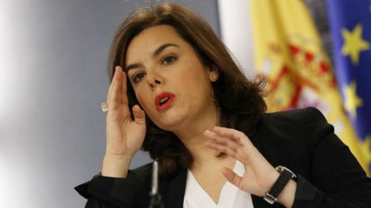 La vicepresidenta del Gobierno, Soraya Sáenz de Santamaría, en una rueda de prensa posterior al Consejo de Ministros.-JUAN MANUEL PRATS