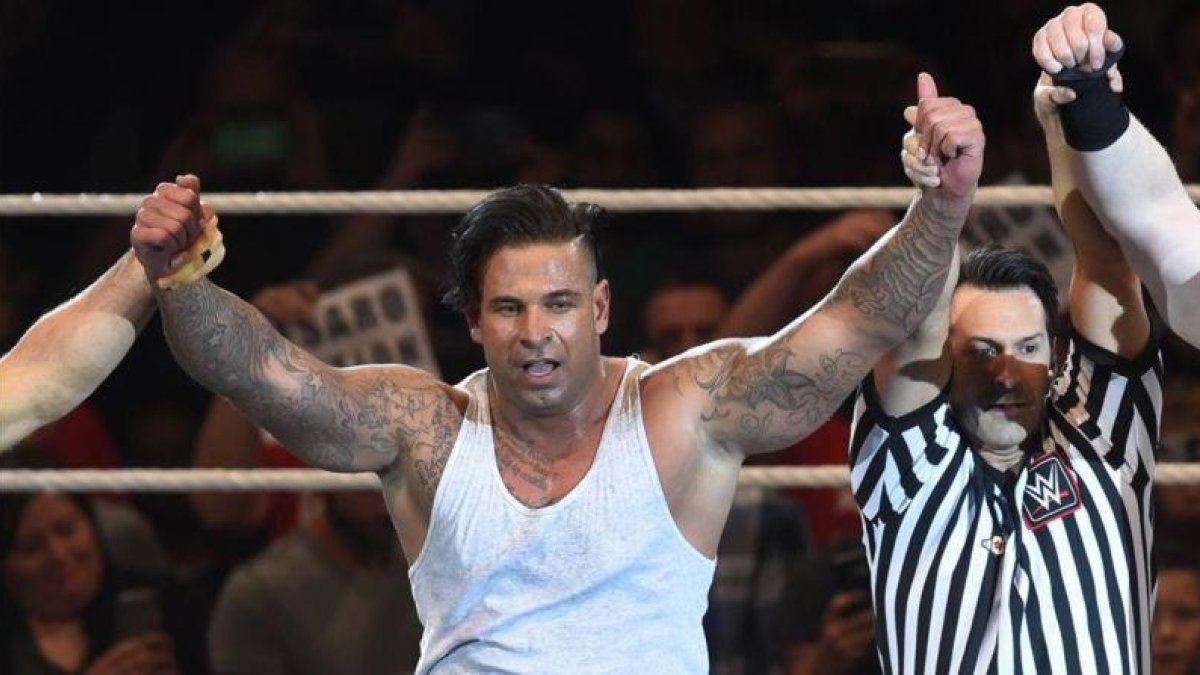 Tim Wiese venció su primera pelea oficial en la WWE.-AFP / CHRISTOF STACHE