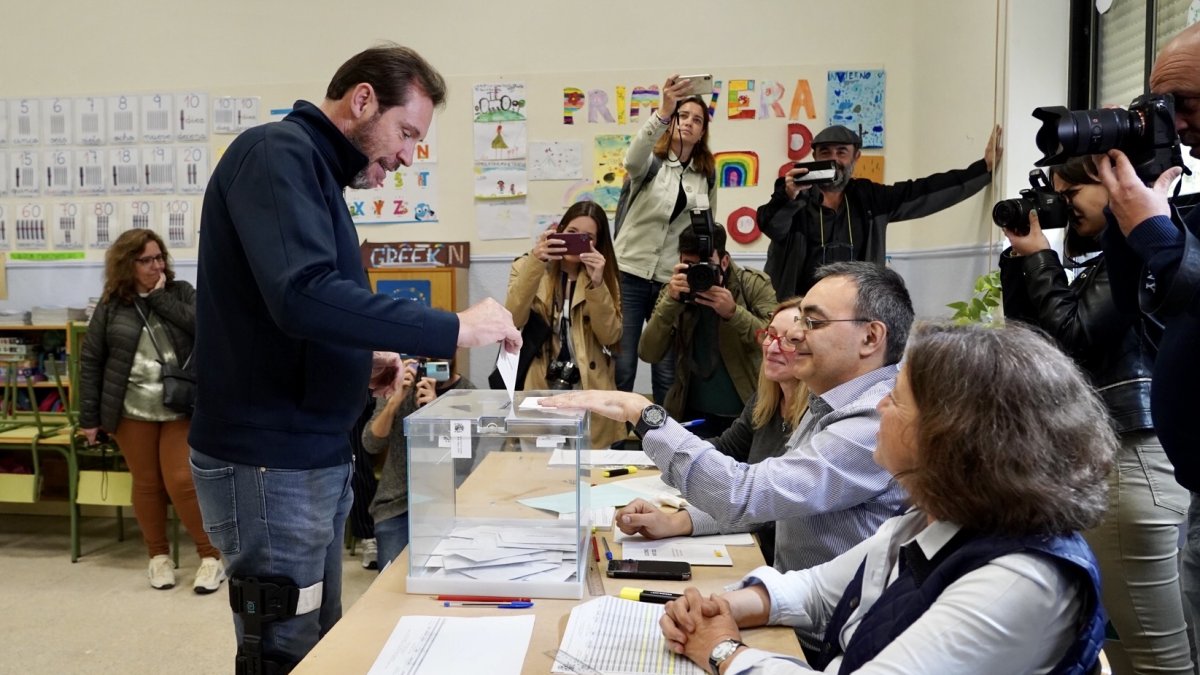 Votación del candidato del PSOE, Óscar Puente, a la Alcaldía de Valladolid. ICAL