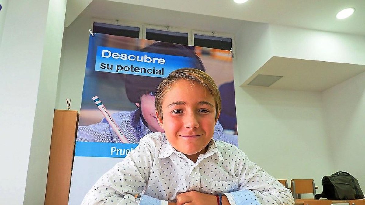 Nicolás Sánchez, de 11 años, en el centro Kumon Valladolid - Parque Alameda.-PABLO REQUEJO / PHOTOGENIC