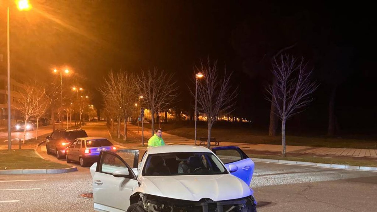 Accidente por colisión entre dos turismos en la calle Kilimanjaro. - POLICÍA VALLADOLID