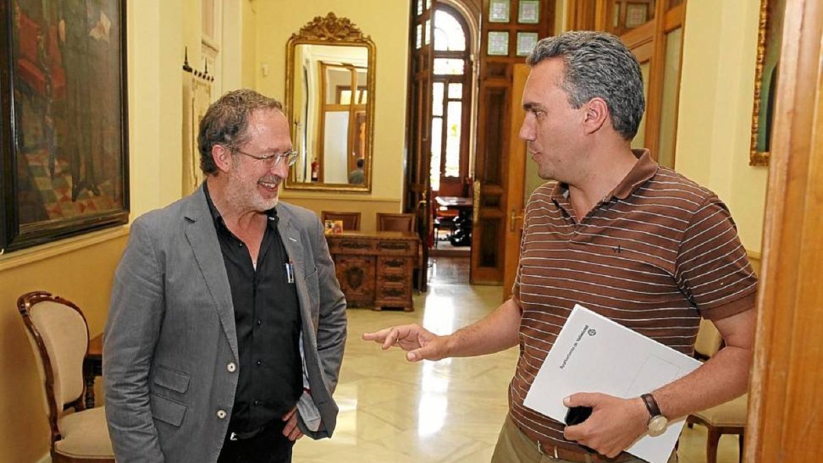 Manuel Saravia y Javier Izquierdo a la salida de una Junta de Portavoces del Ayuntamiento-Photogenic / Pablo Requejo