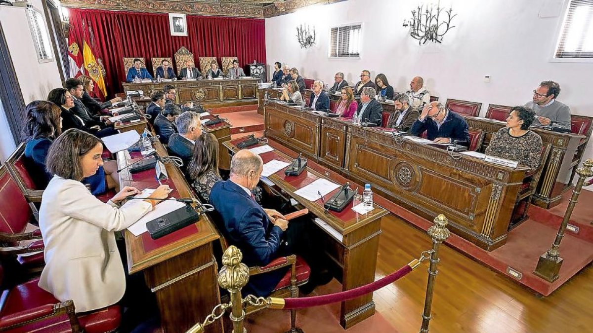 Pleno de la Diputación de Valladolid, celebrado ayer en el Palacio de Pimentel.-EL MUNDO