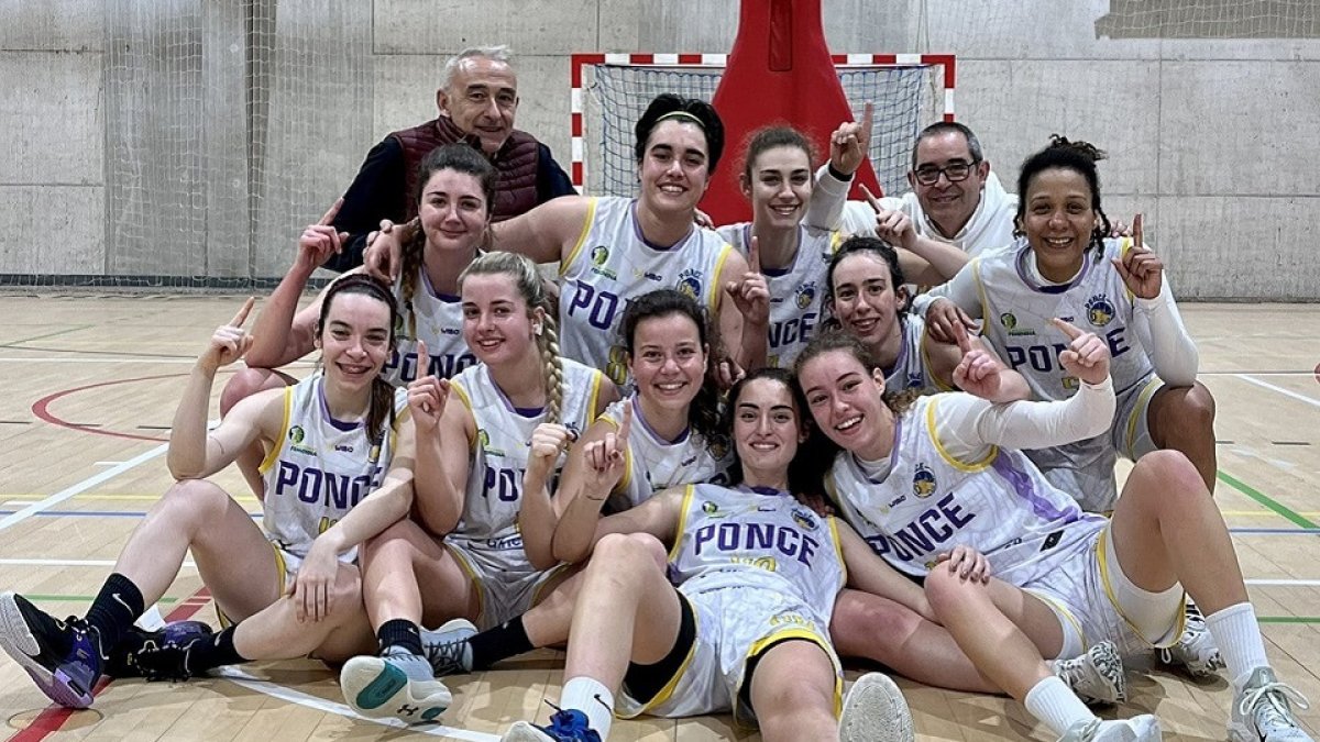 Ponce celebra su título de Primera Nacional Femenina. / EL MUNDO