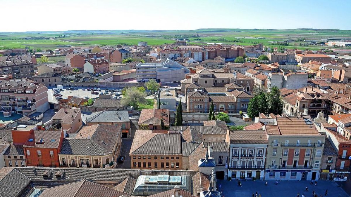 Parte del casco histórico de Medina del Campo, visto desde lo alto de la torre de la Colegiata de San Antolín. - E.M.