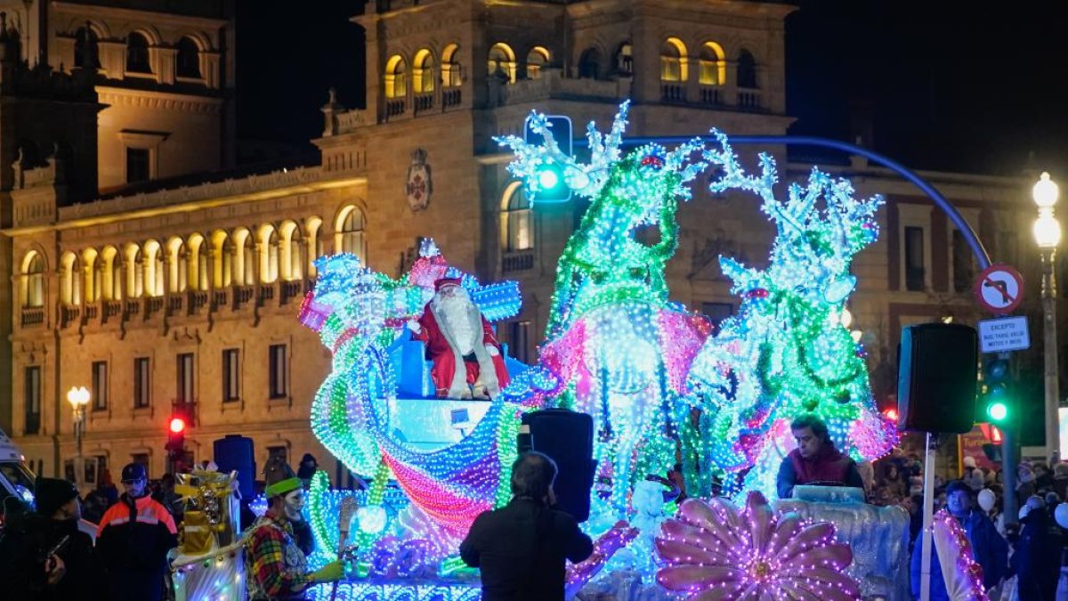 'Cabalgaza' de Papá Noel en Valladolid.- ICAL.