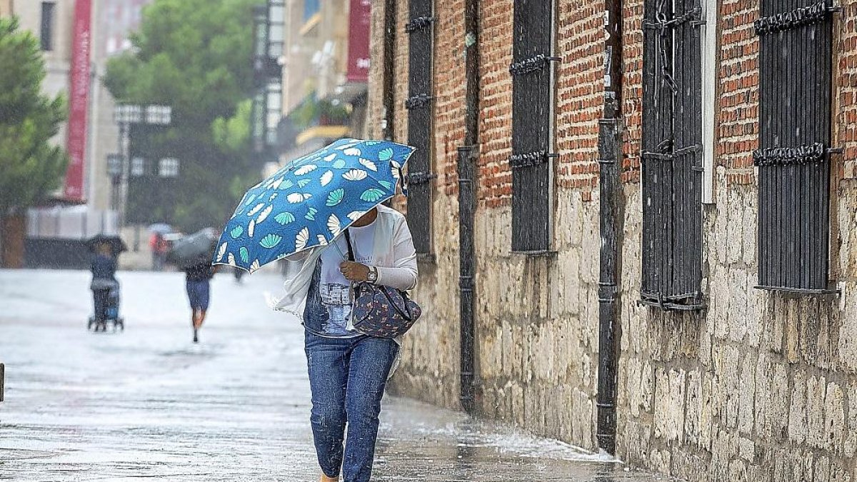 Lluvia en Valladolid. -E. M.
