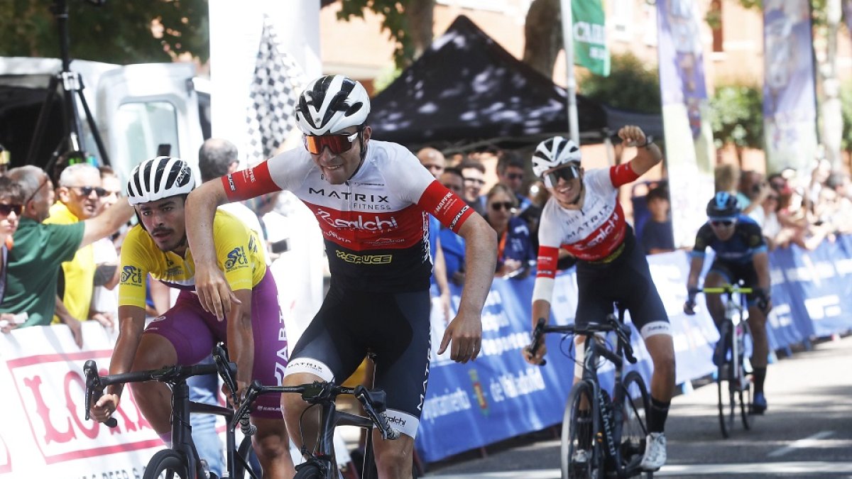 Anguela se impone en la última etapa al sprint al líder y ganador Morgado. / PHOTOGENIC