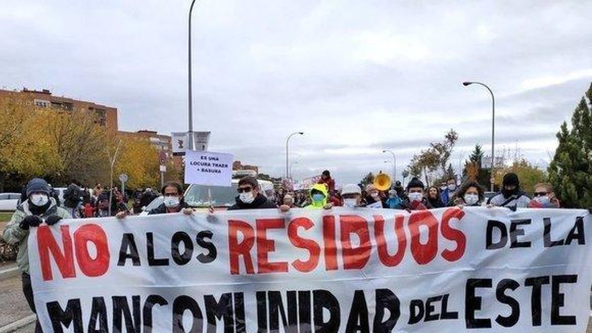 Manifestación contra el vertido de más residuos en Valdemingómez.-EUROPA PRESS
