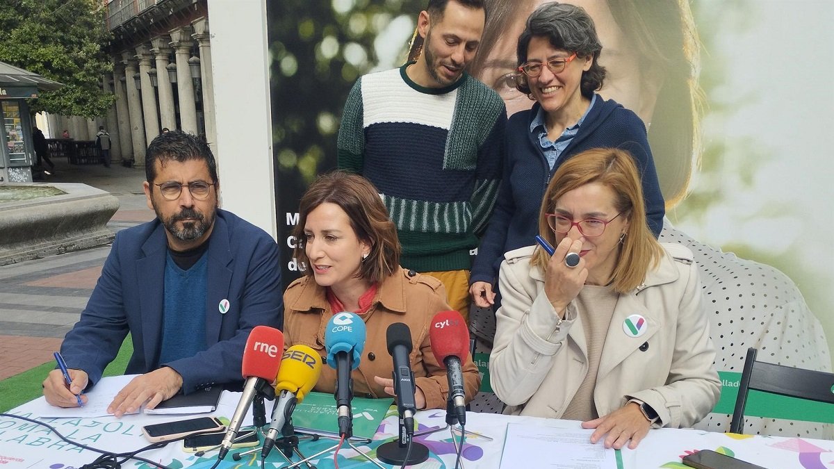 Los candidatos de VTLP, María Sánchez, en el centro, junto con Alberto Bustos y Rocío Anguita, en el balance de campaña.- EUROPA PRESS