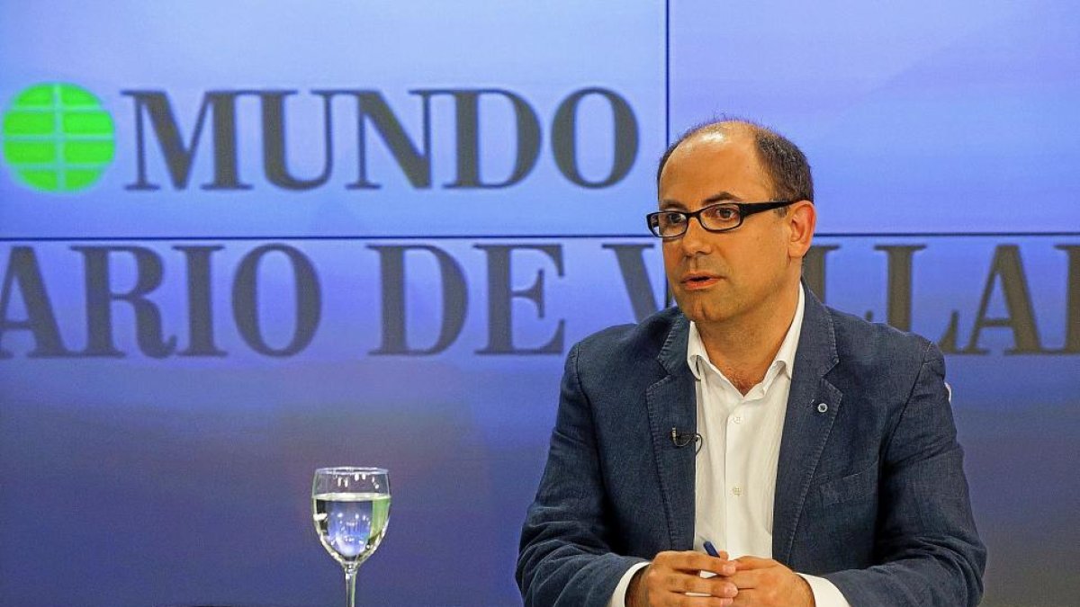 Luis Vélez durante ‘La Quinta Esquina’, programa emitido en La 8 de Valladolid.-PHOTOGENIC