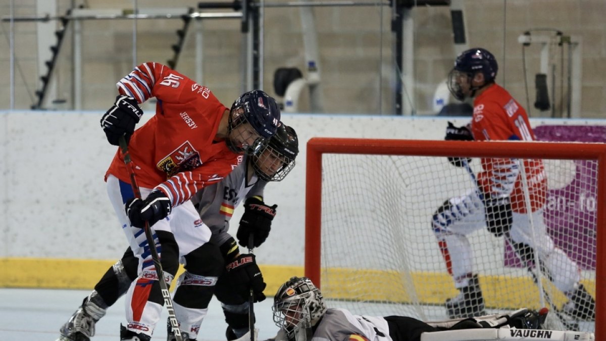 España se enfrentó a República Checa en hockey sub18 masculino. / M. ÁLVAREZ