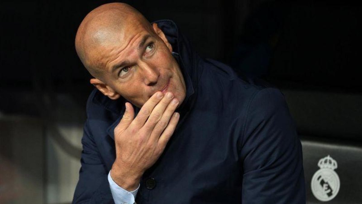 Zinedine Zidane, durante el partido ante el Tottenham.-REUTERS / SERGIO PEREZ