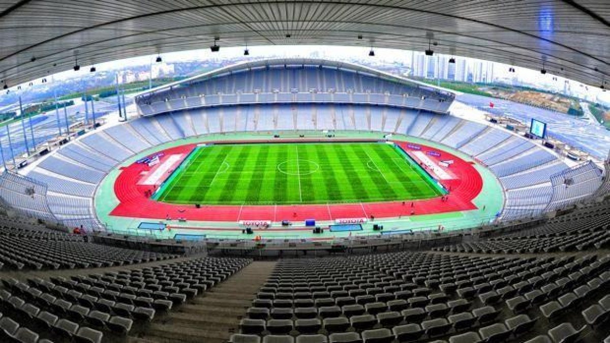 El estadio Atartuk.-