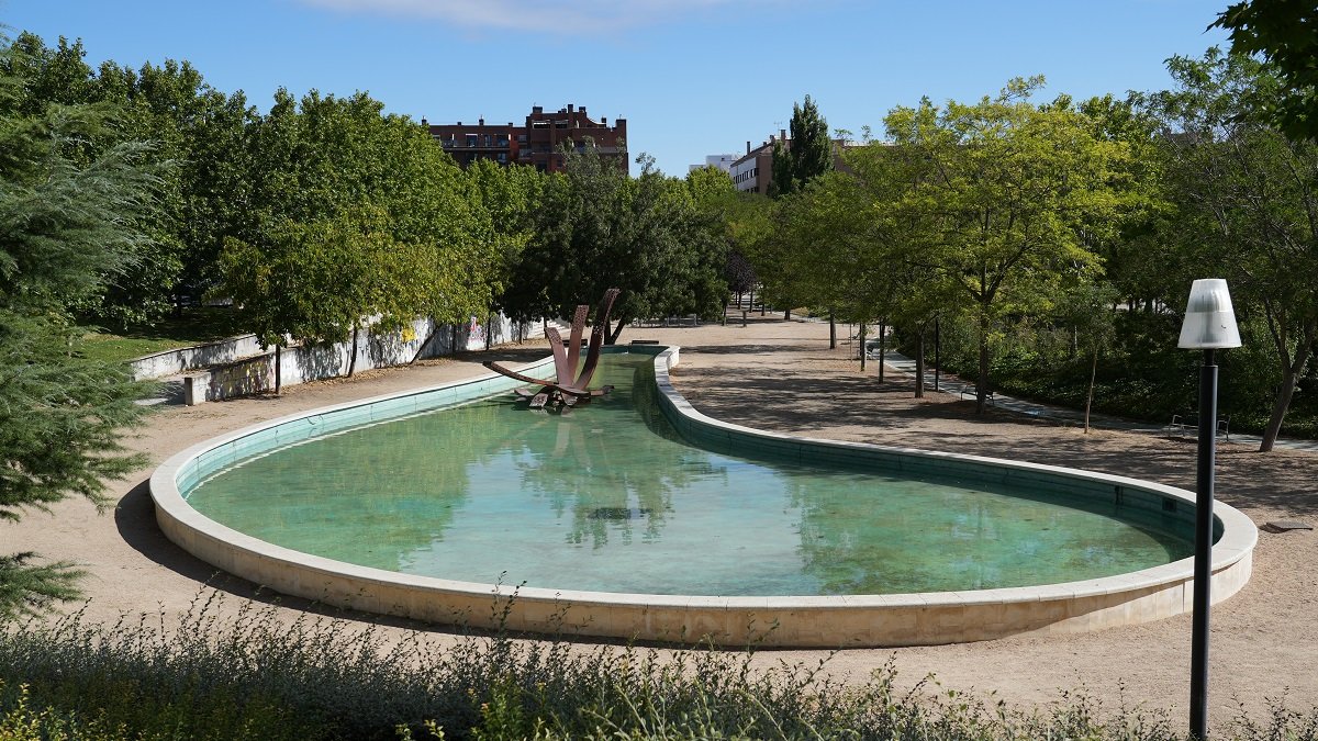 Parque en torno al Espacio La Granja en Villa del Prado. -J.M. LOSTAU