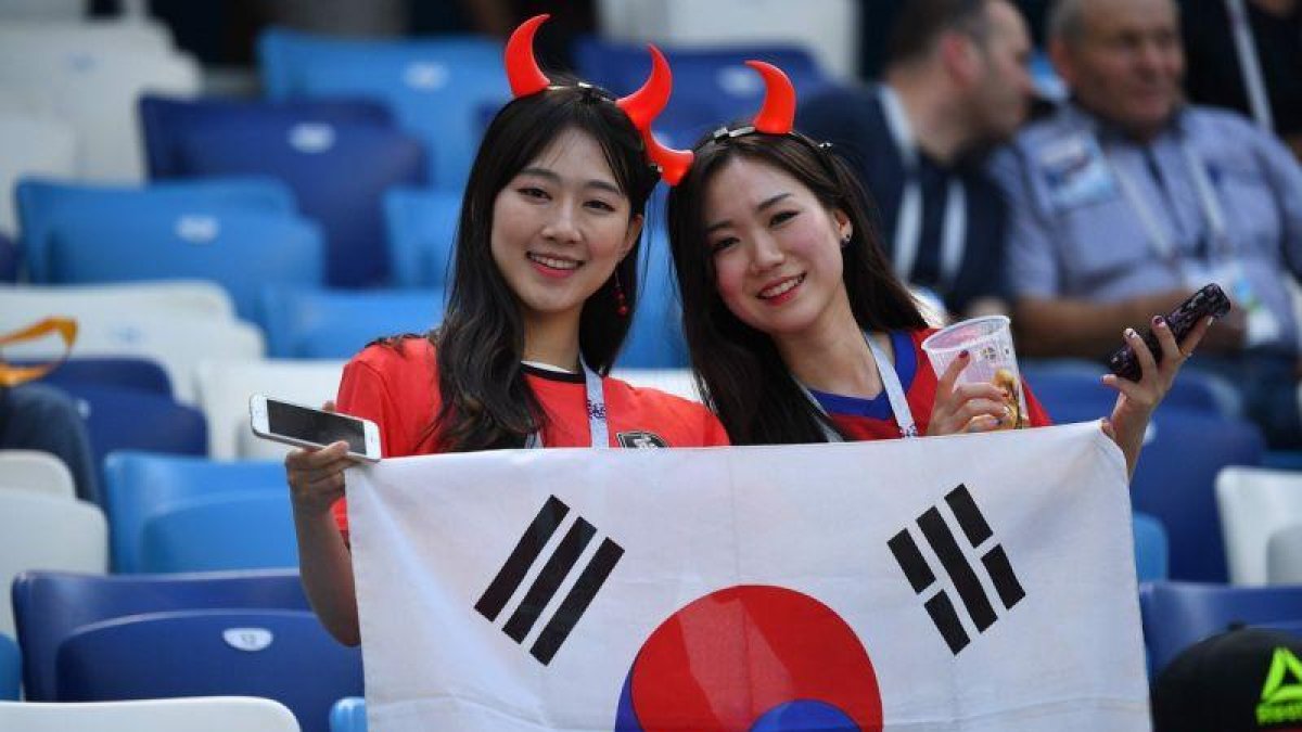 Aficionadas coreanas en el Mundial de Rusia.-JOHANNES EISELE (AFP)
