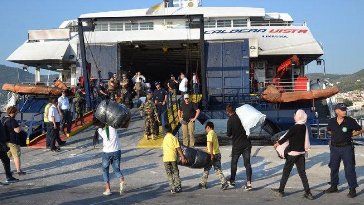 En este momento hay más de 35.000 migrantes y refugiados viviendo en las islas del Egeo.-EFE