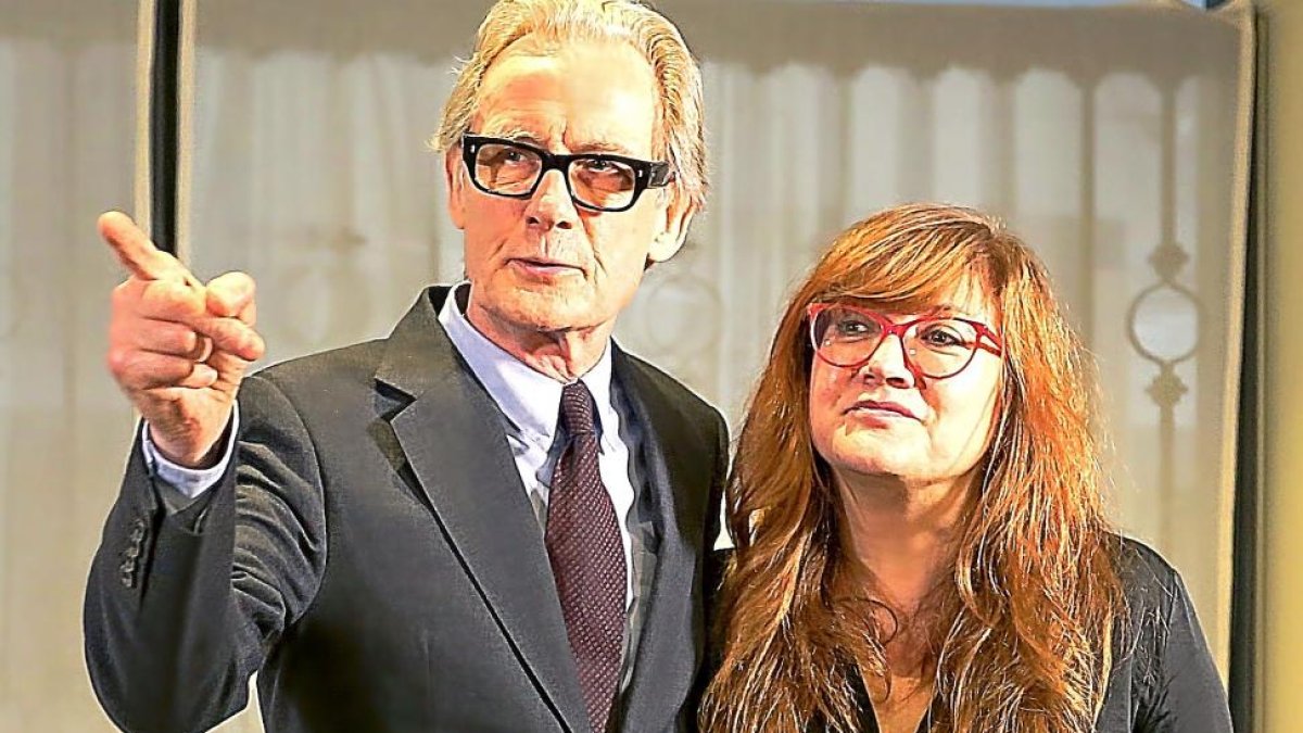 La directora de cine Isabel Coixet acompañada por el actor Bill Nighy, ayer, en Valladolid.-LETICIA PÉREZ / ICAL