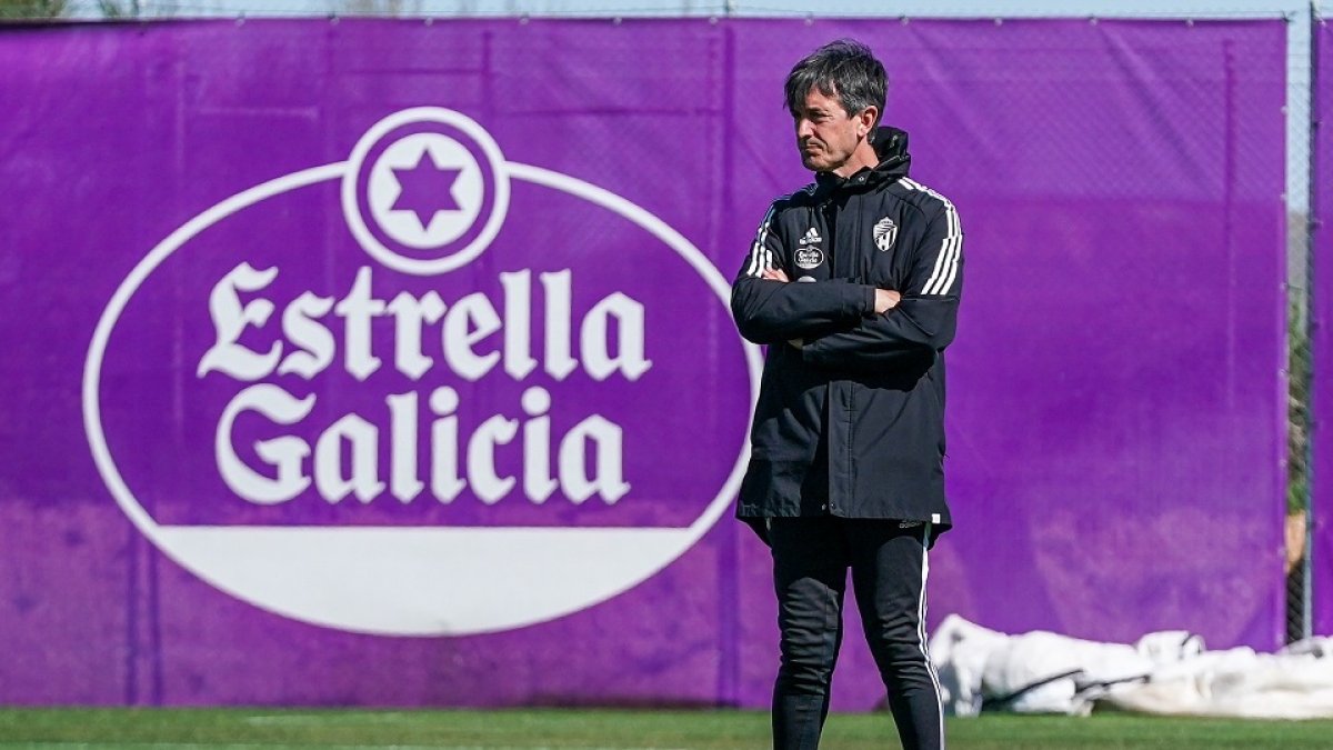 Pacheta, hoy en su último entrenamiento en el real Valladolid antes de comunicar el club su cese. / IÑAKI SOLA / RVCF