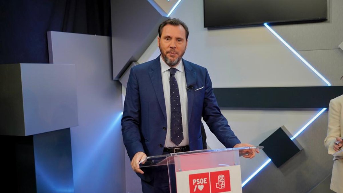 Óscar Puente, candidato del PSOE a la alcaldía de Valladolid, en el debate de La 8. -ARGI