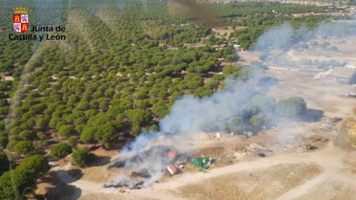 Permanece activo el incendio de Tudela de Duero. Twitter: @Naturalezacyl