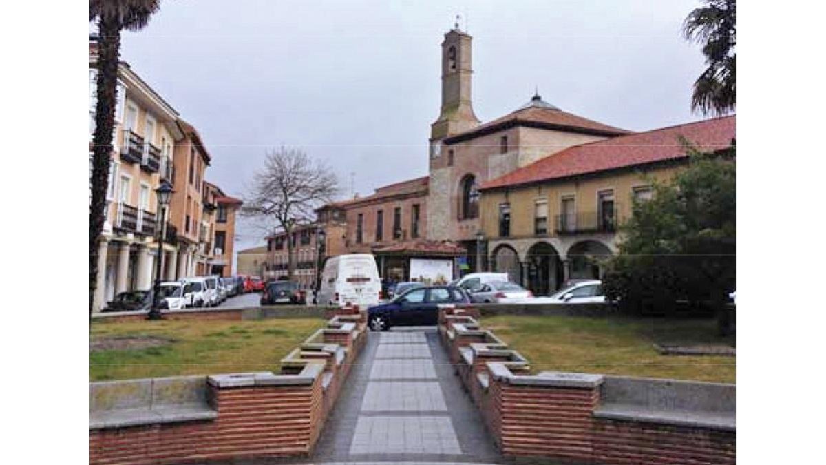 Estado actual de la Plaza, sin pérgolas y con dos palmeras que se retirarán.-EL MUNDO