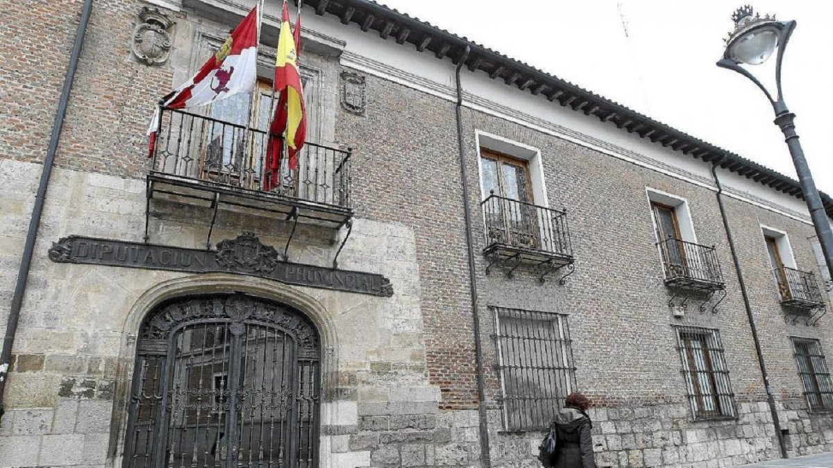 Imagen de archivo de la fachada de la Diputación de Valladolid.- E. M.