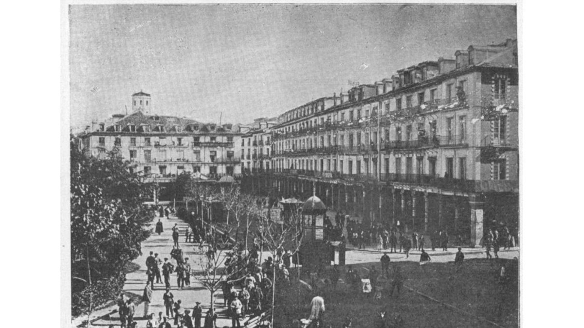 Antigua Plaza Mayor entre el año 1900 y 1905. -ARCHIVO MUNICIPAL VALLADOLID
