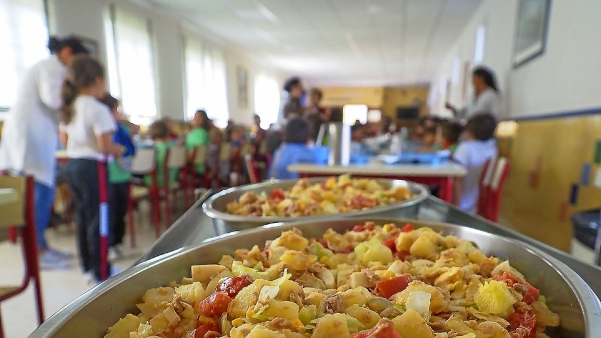 Comedor escolar del programa ‘Compartiendo en Verano’. PHOTOGENIC/MIGUEL ÁNGEL SANTOS