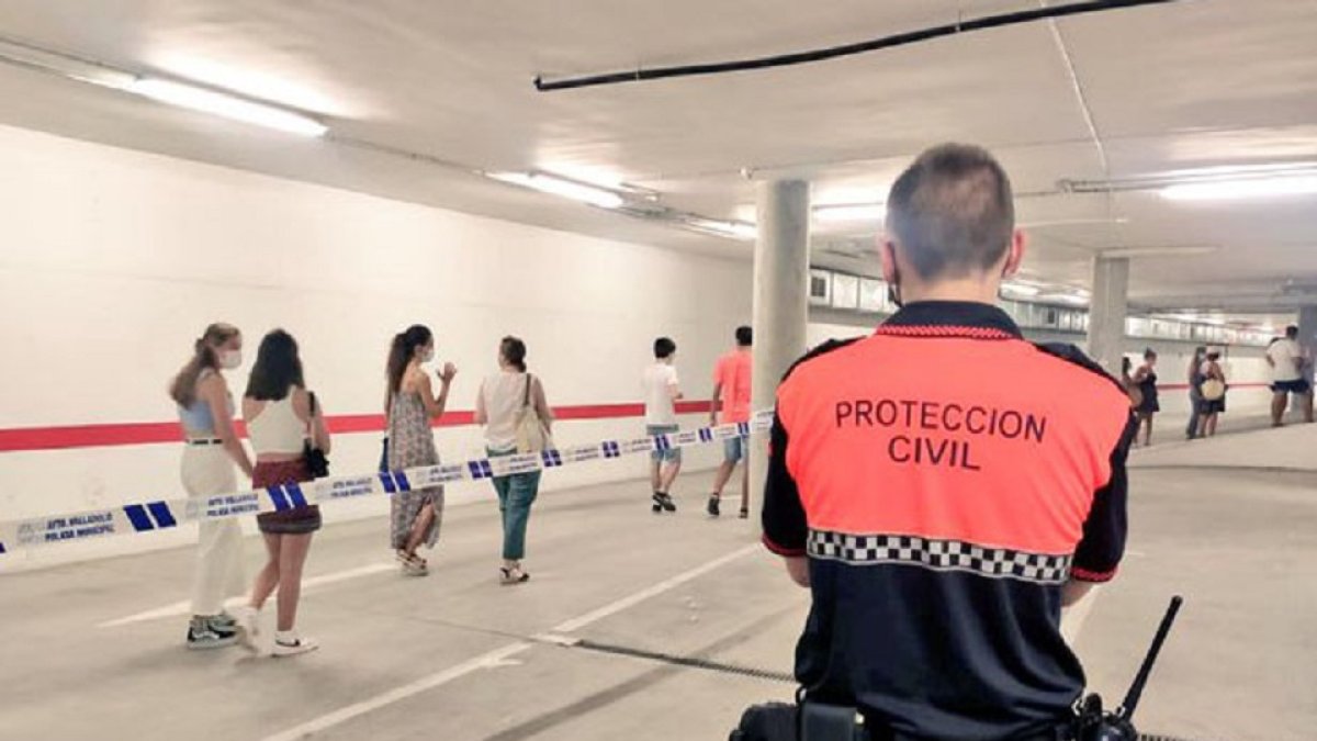 Protección Civil vigila en el Miguel Delibes el proceso de vacunación ante las altas temperaturas - ICAL