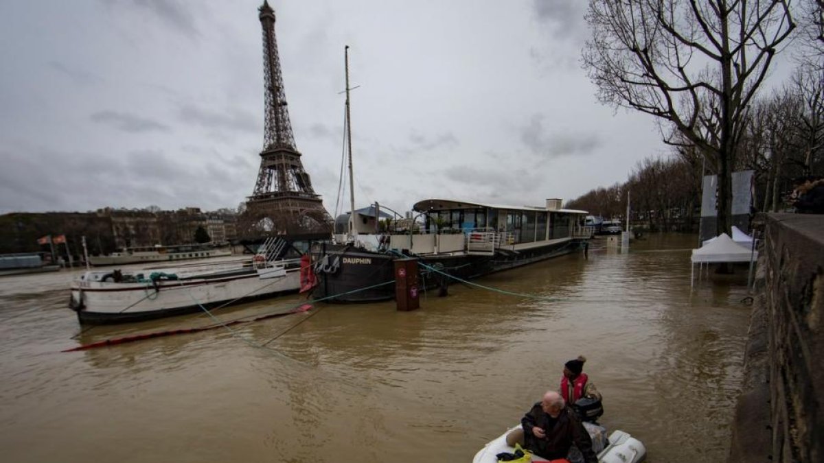 La crecida del Sena a su paso por París, este 2018.-/ IAN LANGSDON (EFE)