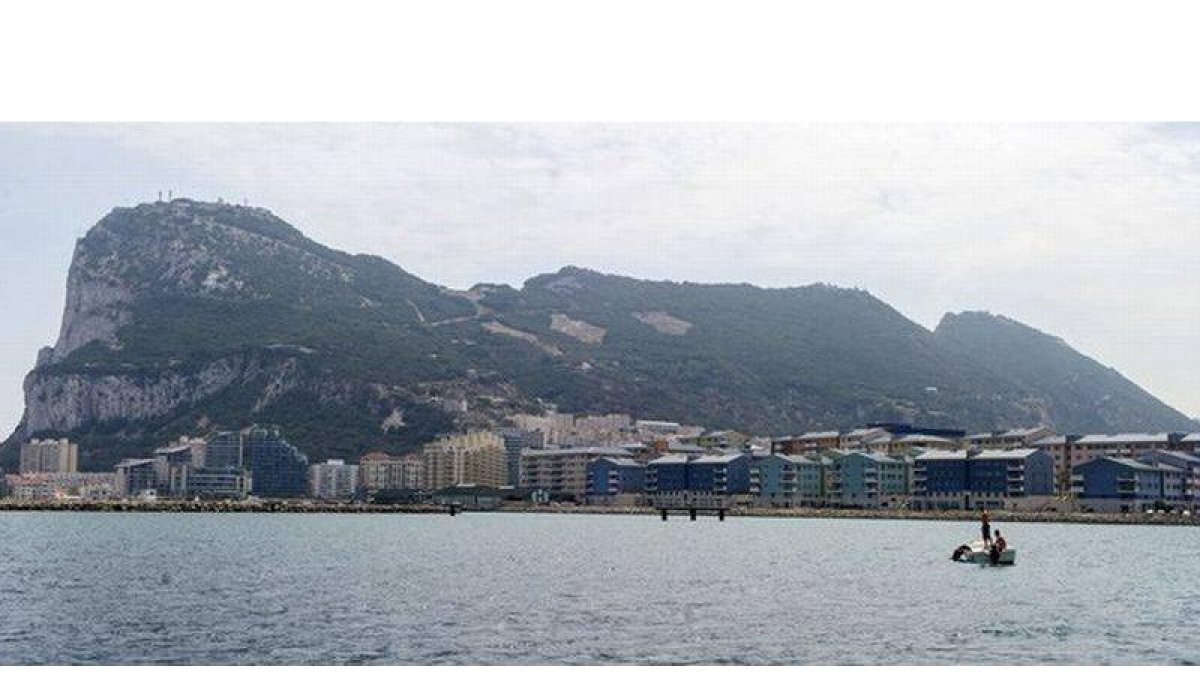 Vista de la bahía de Algeciras, con el peñón de Gibraltar al fondo.-Foto:   AFP / MARCOS MORENO