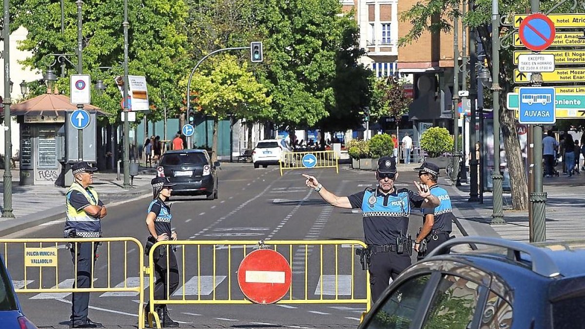 Corte del tráfico por el centro durante un episodio de contaminación.-MIGUEL ÁNGEL SANTOS / PHOTOGENIC