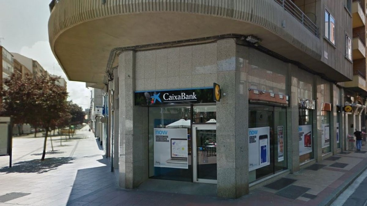 Sucursal de Caixabank en Valladolid. / E.M.