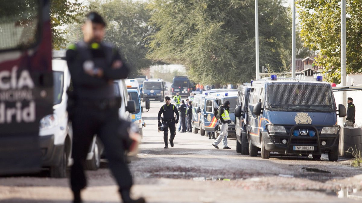 Redada policial en la Cañada Real contra el trafico de drogas. R. CÁRDENAS