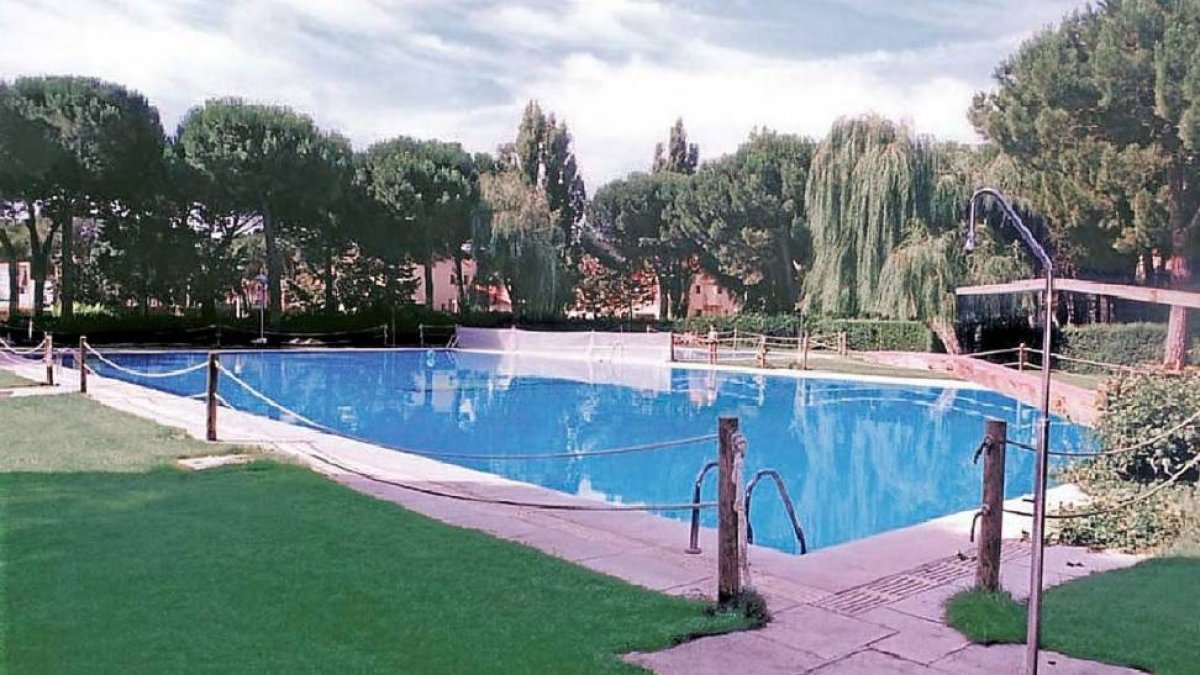 Piscinas y jardines del hotel El Montico