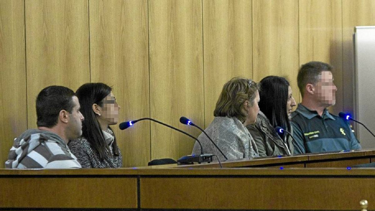 Banquillo durante la primera sesión del juicio-J. M. LOSTAU