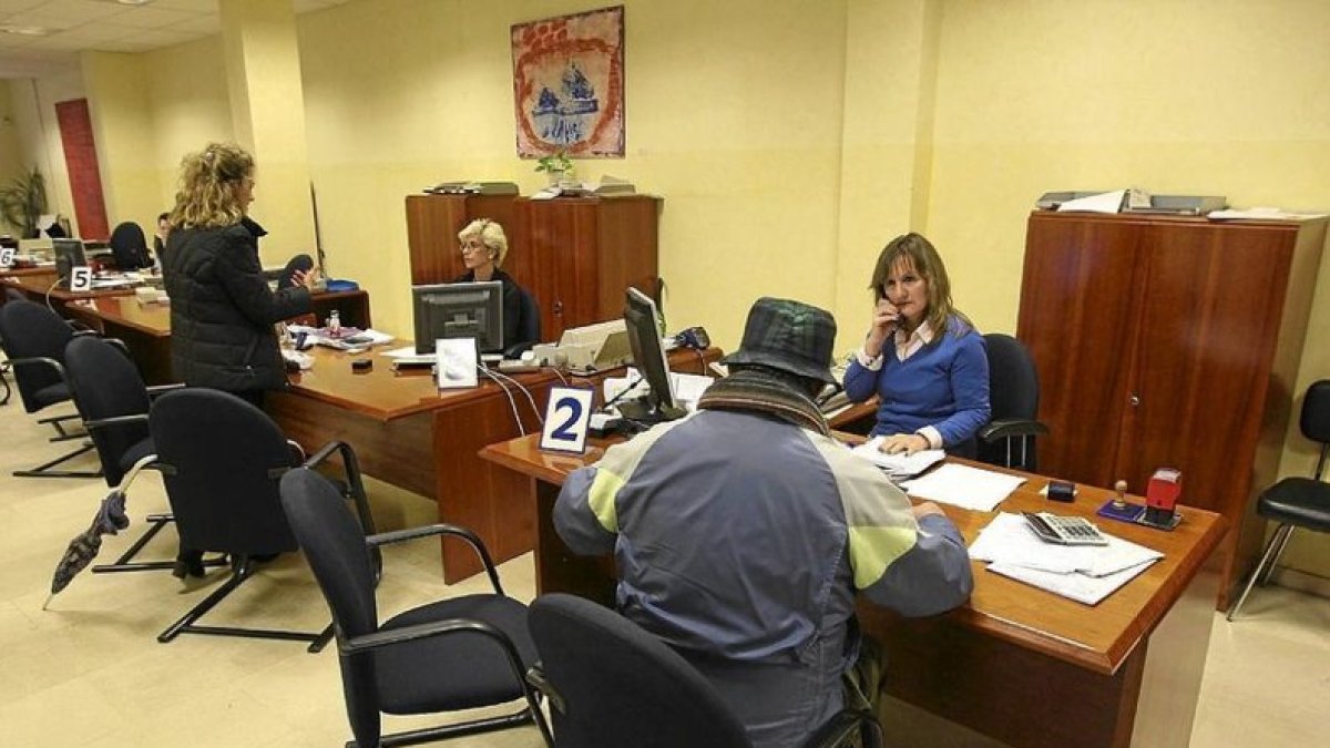 Oficina municipal del contribuyente de la plaza de Santa Ana.- E.M.