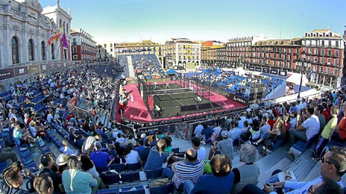 Vista panorámica desde la grada de un momento del WPT celebrado el pasado mes de junio en la Plaza Mayor.-J. M. LOSTAU