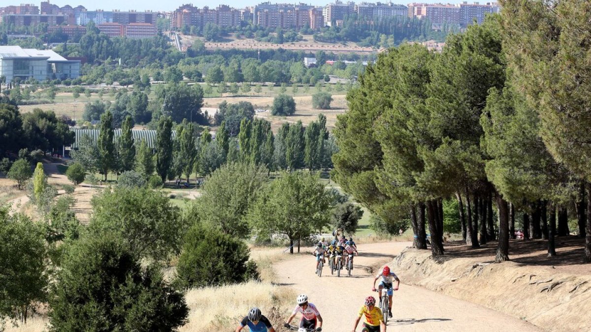 Tercera jornada en el Campeonato Escolar de Ciclismo en Valladolid. Carrera BTT cadetes. M. A.