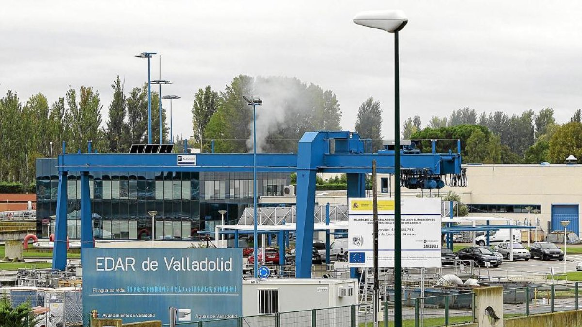 Imagen de la Estación Depuradora de Aguas Residuales de Valladolid, en el Camino Viejo de Simancas.-J.M.LOSTAU