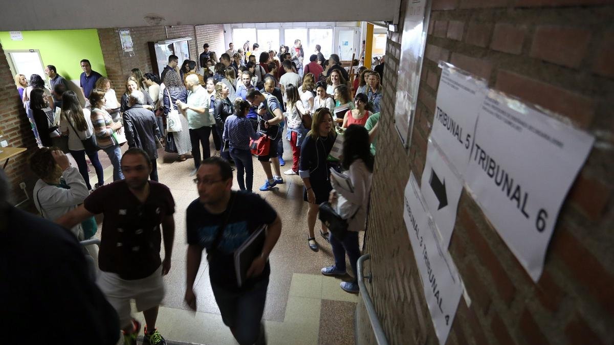 Profesores de Educación Secundaria en la oposición celebrada en junio.-ICAL