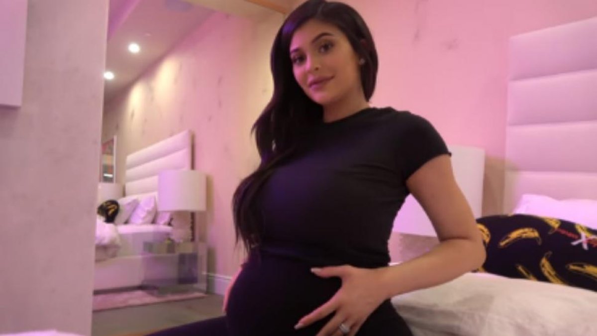 Imagen del vídeo de Kylie Jenner en el que ha anunciado que ha dado a luz una niña.-PERIODICO